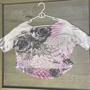 Hi-low crop top, roses and stripes